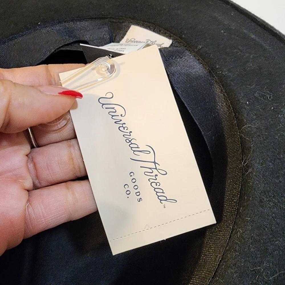 Universal Threads Women's Black 100% Wool hat OS NWT